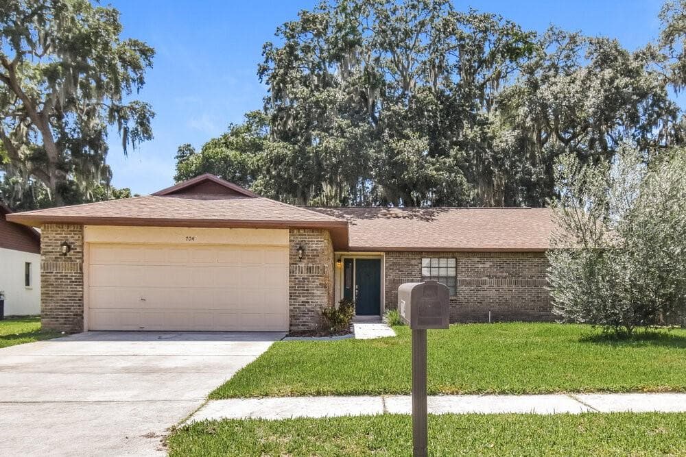 704 ORCHIS WAY BRANDON, FL 33510