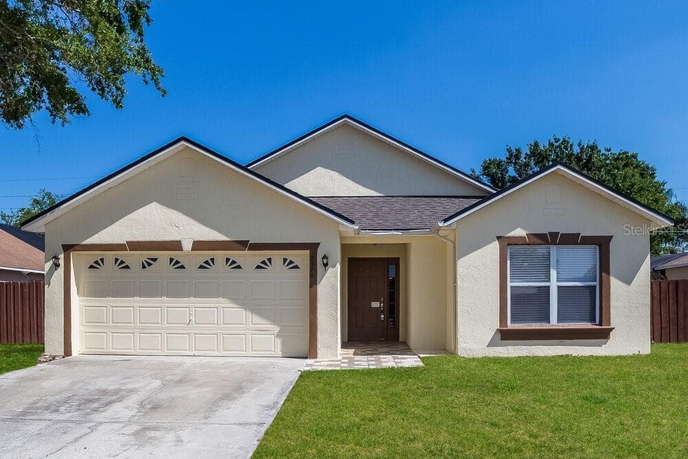 2372 QUEENSWOOD CIRCLE KISSIMMEE, FL 34743