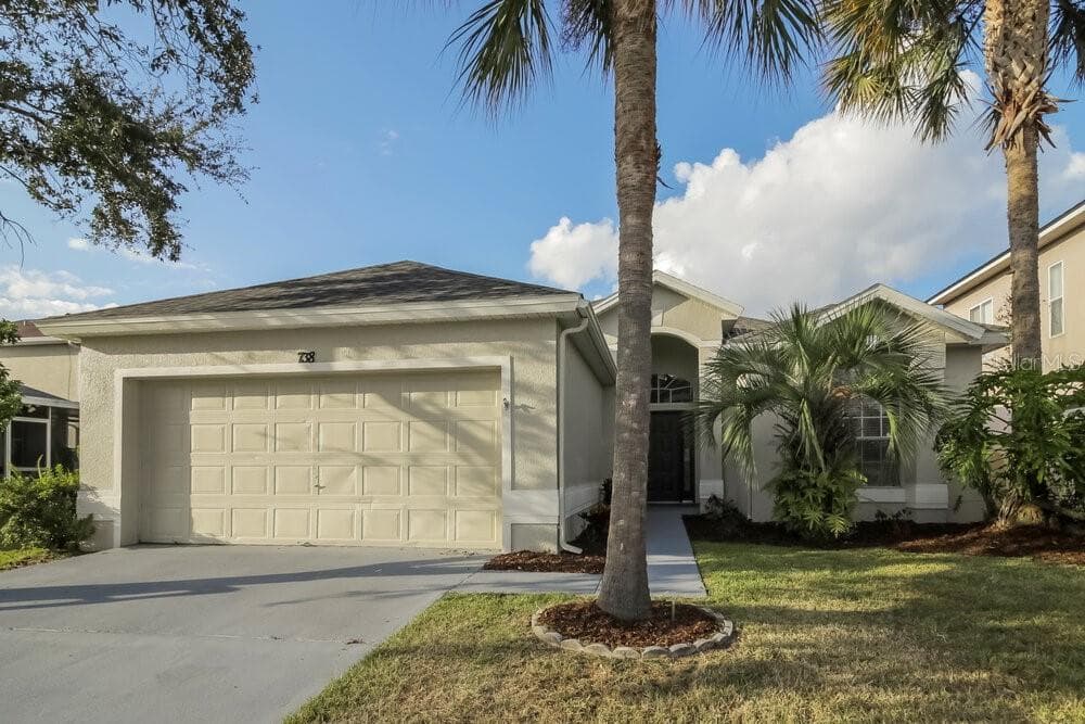 738 LAKE BISCAYNE WAY ORLANDO, FL 32824