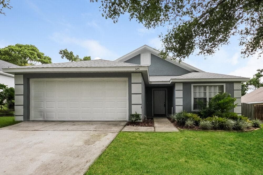325 BAY STREET APOPKA, FL 32712