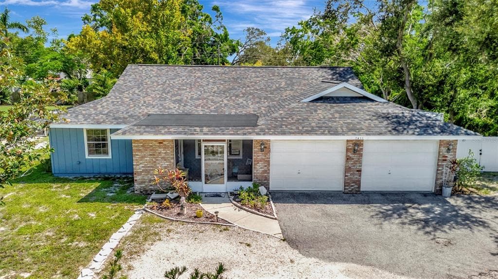 7611 MANATEE AVENUE W BRADENTON, FL 34209