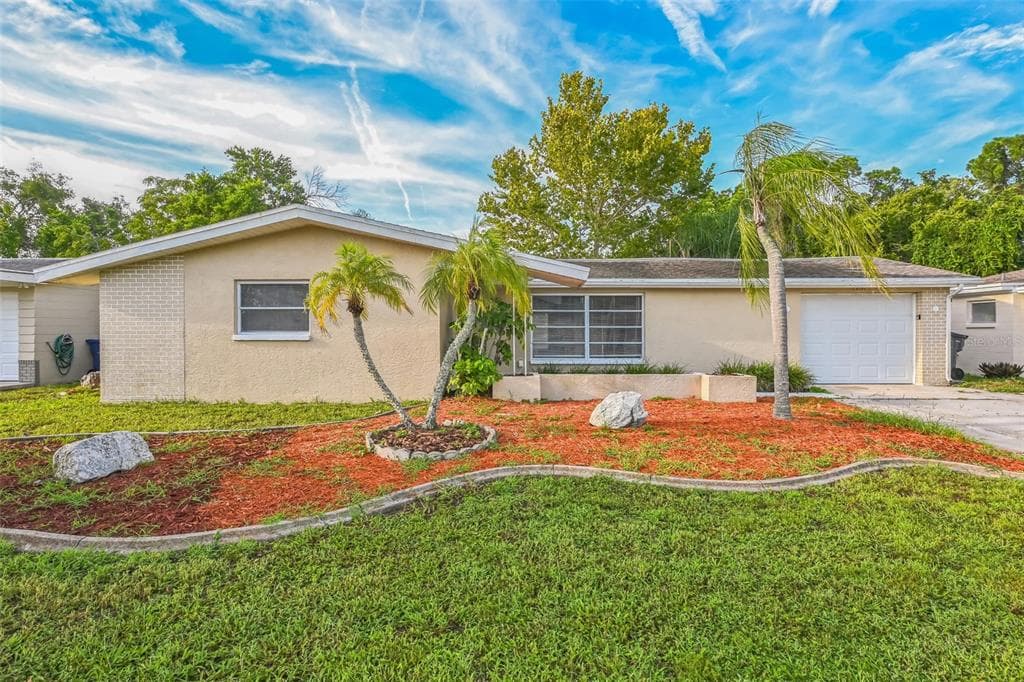 3032 LLOYD DRIVE HOLIDAY, FL 34691