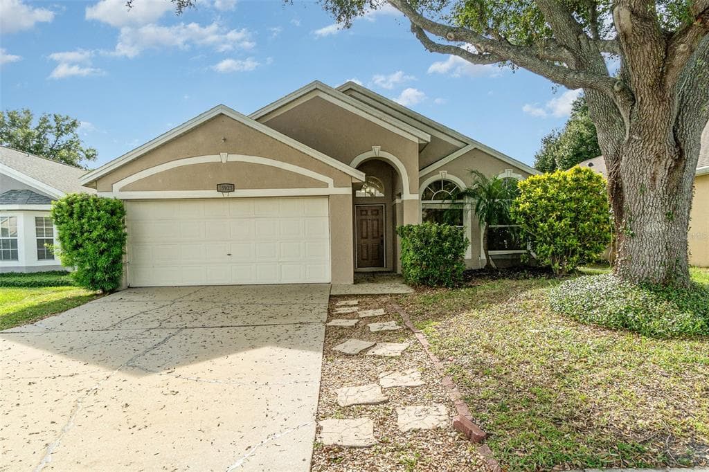15923 AUTUMN GLEN AVENUE CLERMONT, FL 34714