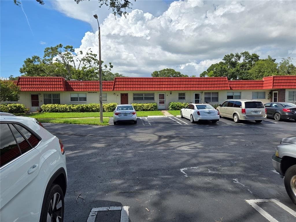 5860 38TH AVENUE N UNIT 34 ST PETERSBURG, FL 33710