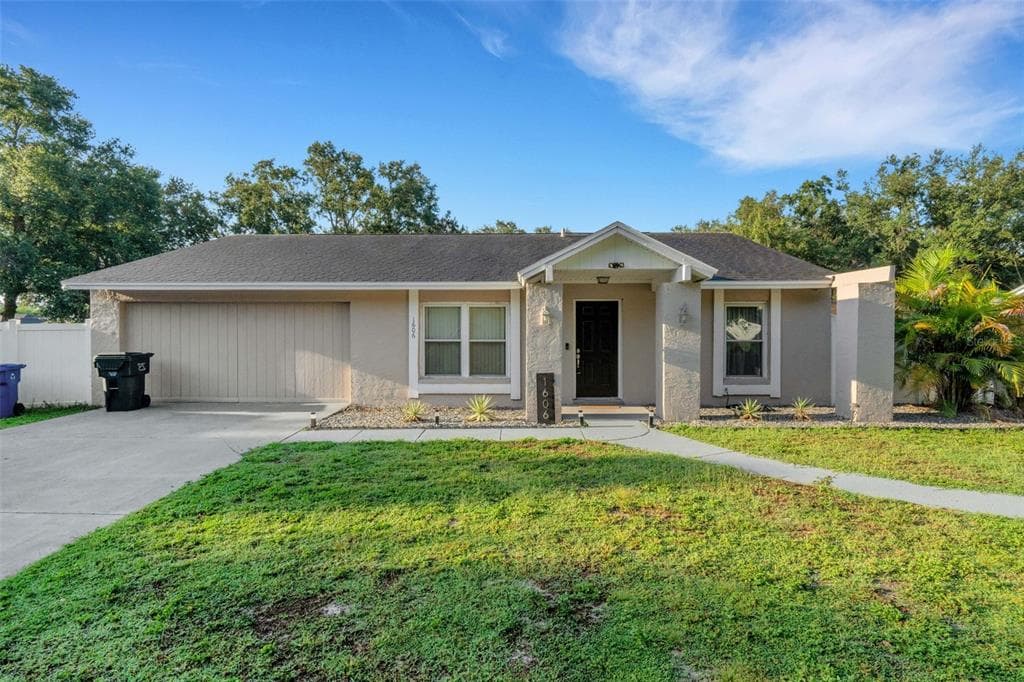 1606 CRYSTALVIEW TRAIL LAKELAND, FL 33801