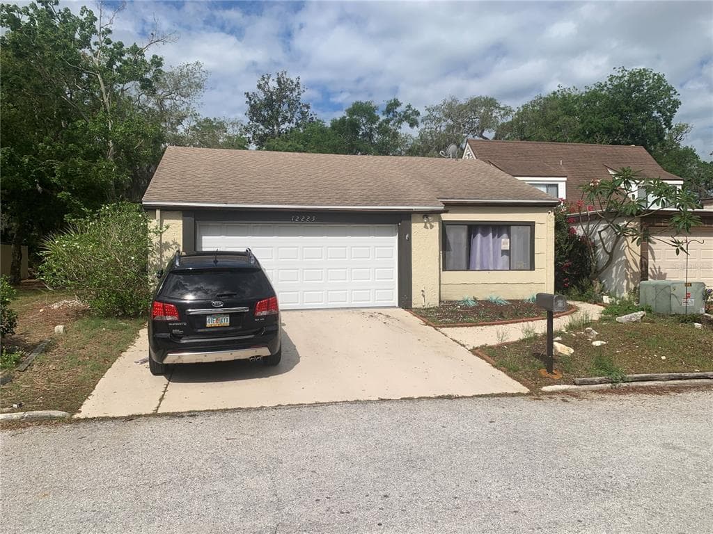 12225 SADDLE STRAP ROW HUDSON, FL 34667
