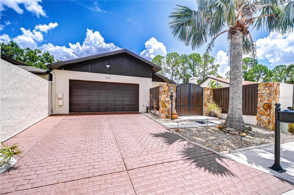 13522 AVISTA DRIVE TAMPA, FL 33624