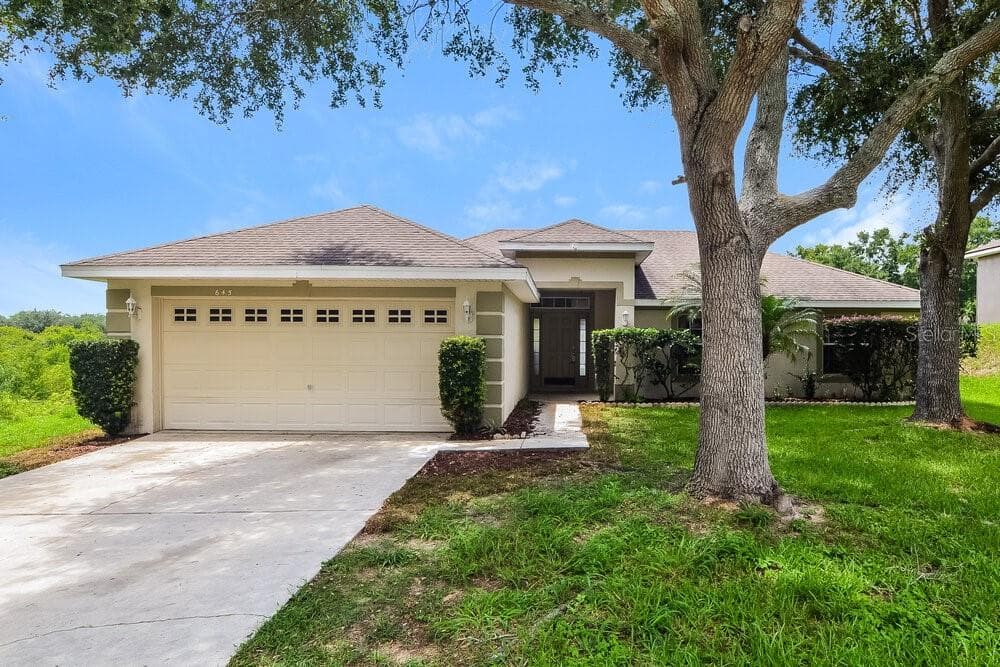 645 WINDING LAKE DRIVE CLERMONT, FL 34711