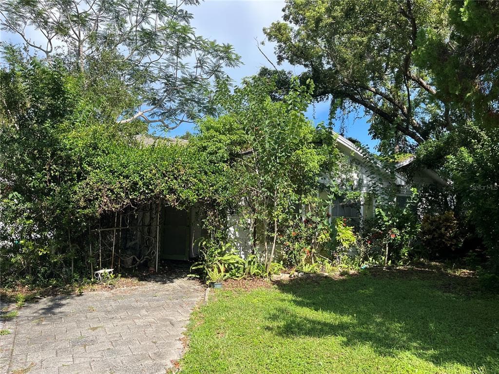 1002 PINEBROOK DRIVE CLEARWATER, FL 33755
