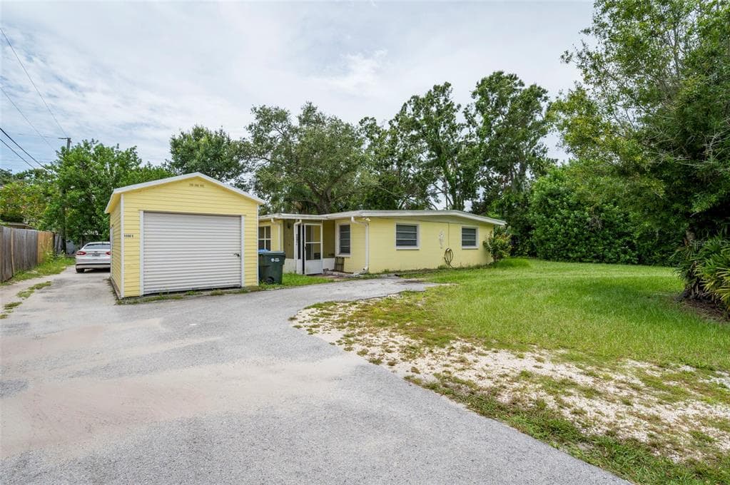 1596 SHIRLEY PLACE LARGO, FL 33770