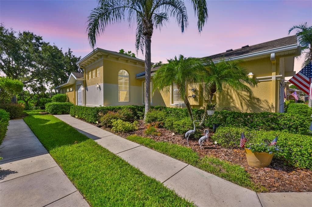 2044 SIFIELD GREENS WAY SUN CITY CENTER, FL 33573