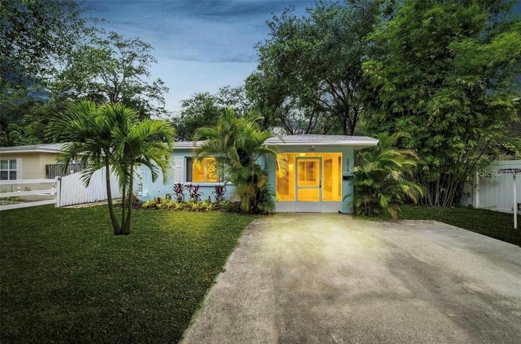 2528 BOCA CIEGA DRIVE N ST PETERSBURG, FL 33710