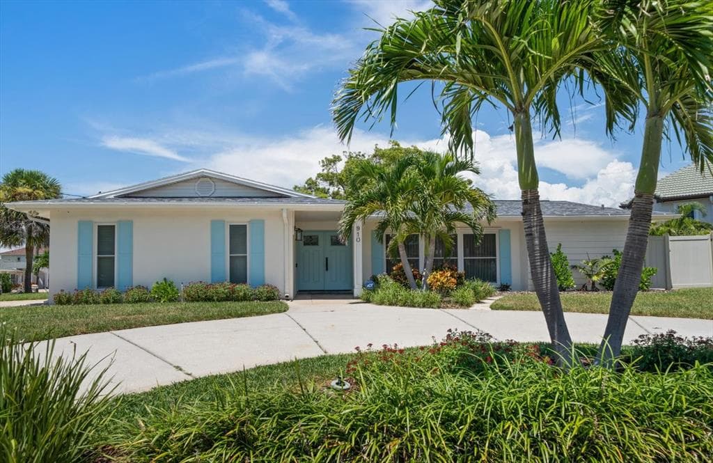 910 OAKWOOD DRIVE LARGO, FL 33770