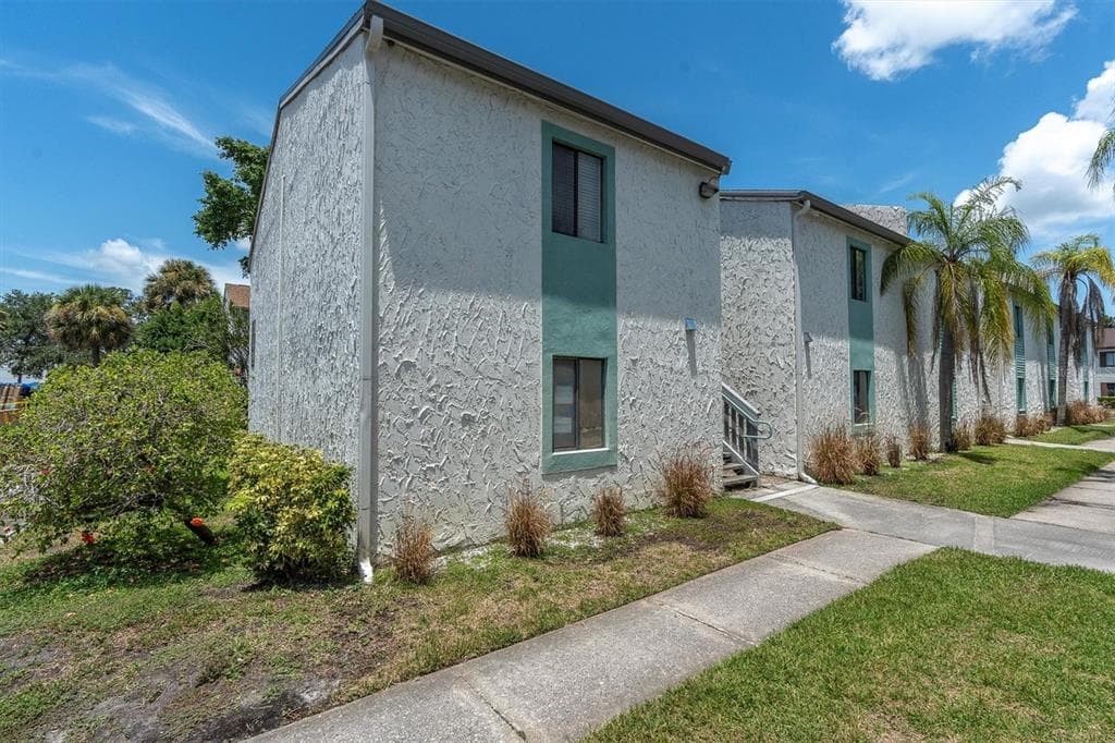 11566 7TH LANE N UNIT 1202 ST PETERSBURG, FL 33716