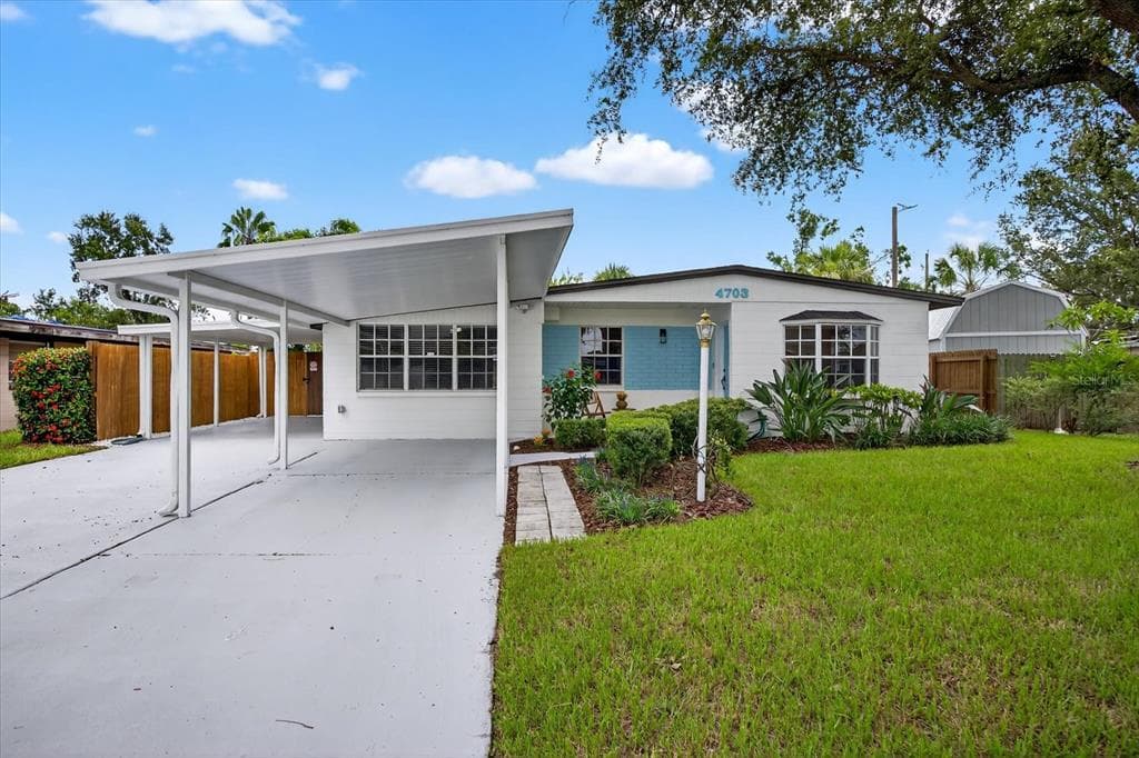 4703 CRESTHILL DRIVE TAMPA, FL 33615