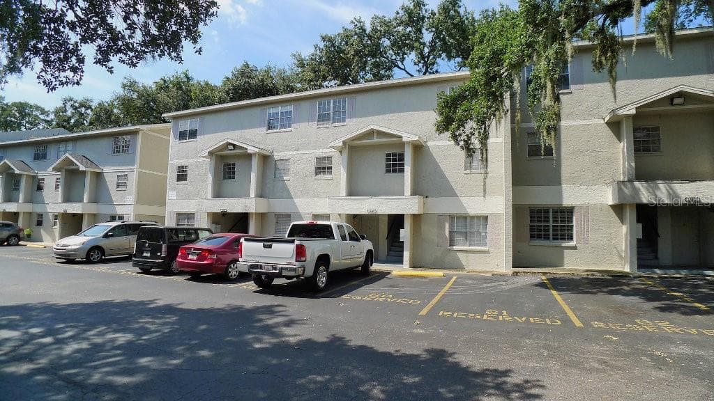 14440 REUTER STRASSE CIRCLE UNIT 810 TAMPA, FL 33613