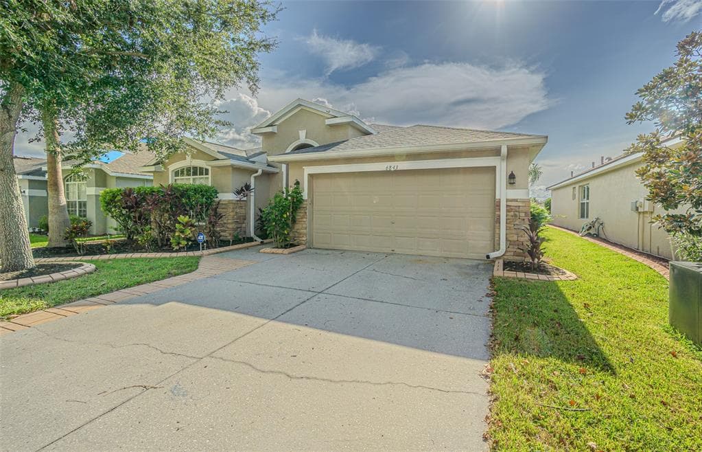 6843 RUNNER OAK DRIVE WESLEY CHAPEL, FL 33545