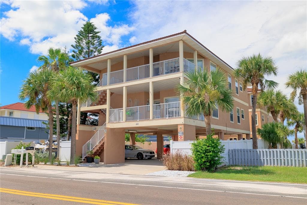 44 GULF BOULEVARD UNIT 204 INDIAN ROCKS BEACH, FL 33785
