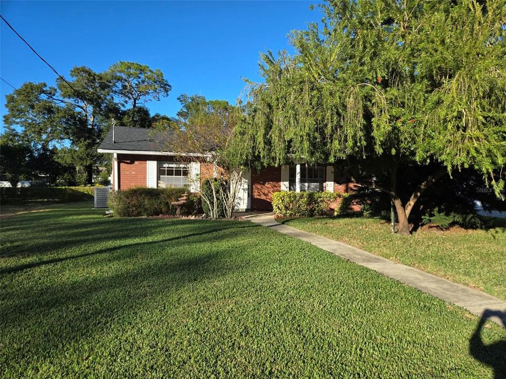8710 W LANWAY DRIVE TAMPA, FL 33637