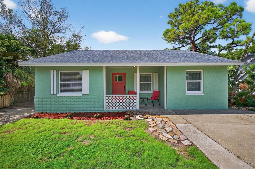 628 PENT STREET TARPON SPRINGS, FL 34689