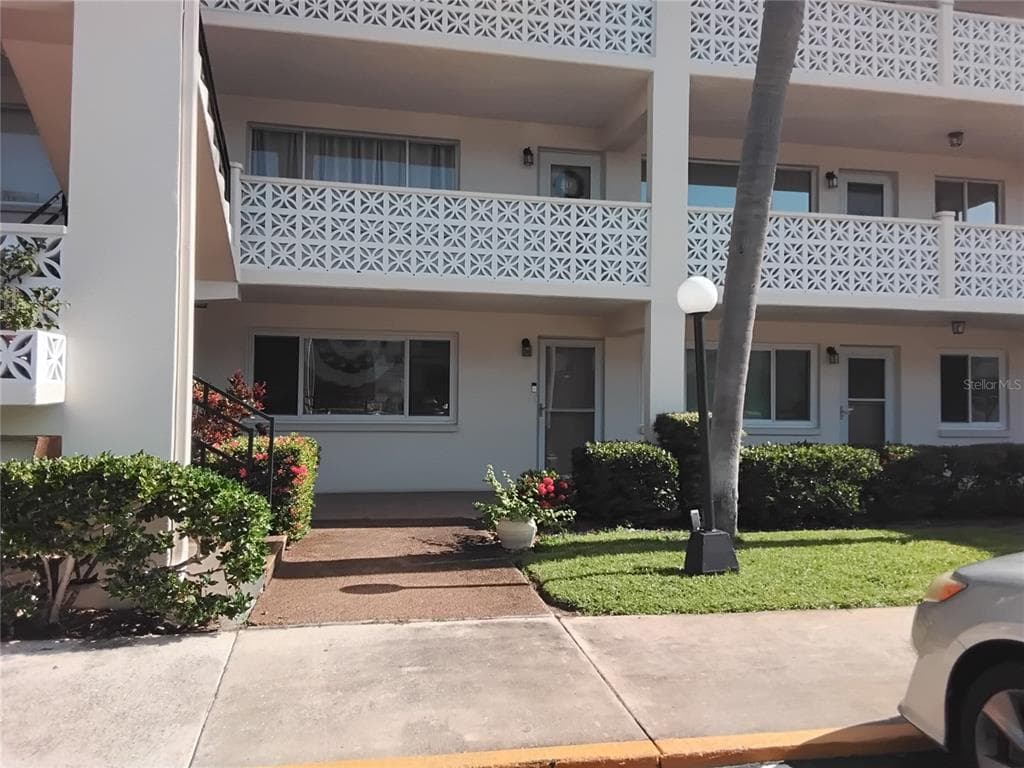 1235 S HIGHLAND AVENUE UNIT 3-102 CLEARWATER, FL 33756