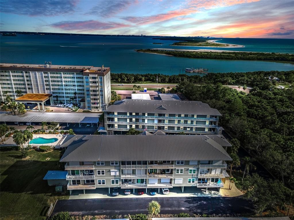 7 ISLAND PARK PLACE UNIT 402 DUNEDIN, FL 34698