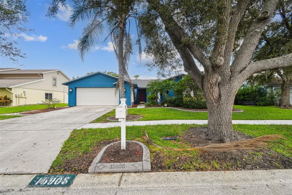 15908 COUNTRY PLACE TAMPA, FL 33624