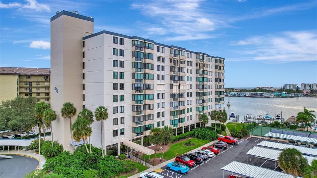 660 ISLAND WAY UNIT 708 CLEARWATER BEACH, FL 33767