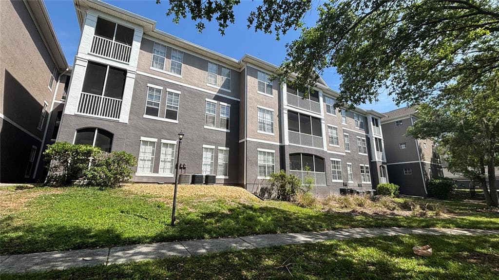 9304 CRESCENT LOOP CIRCLE UNIT 305 TAMPA, FL 33619