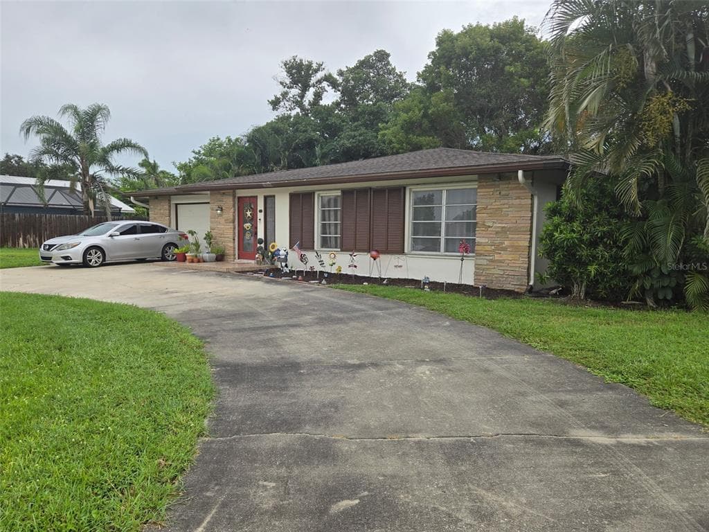 172 CORAL VINE DRIVE NAPLES, FL 34110