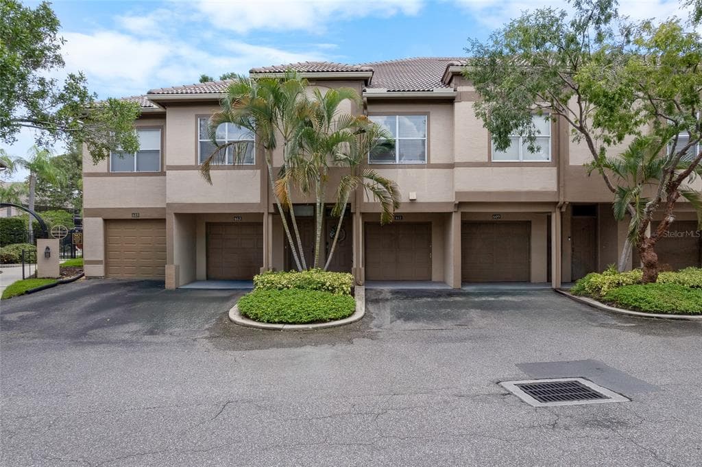 611 ARBOR LAKE LANE TAMPA, FL 33602