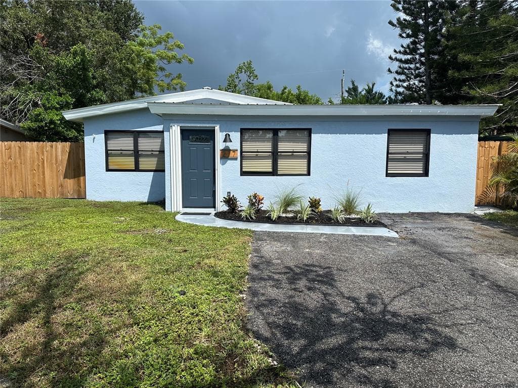 217 EMERALD LANE LARGO, FL 33771