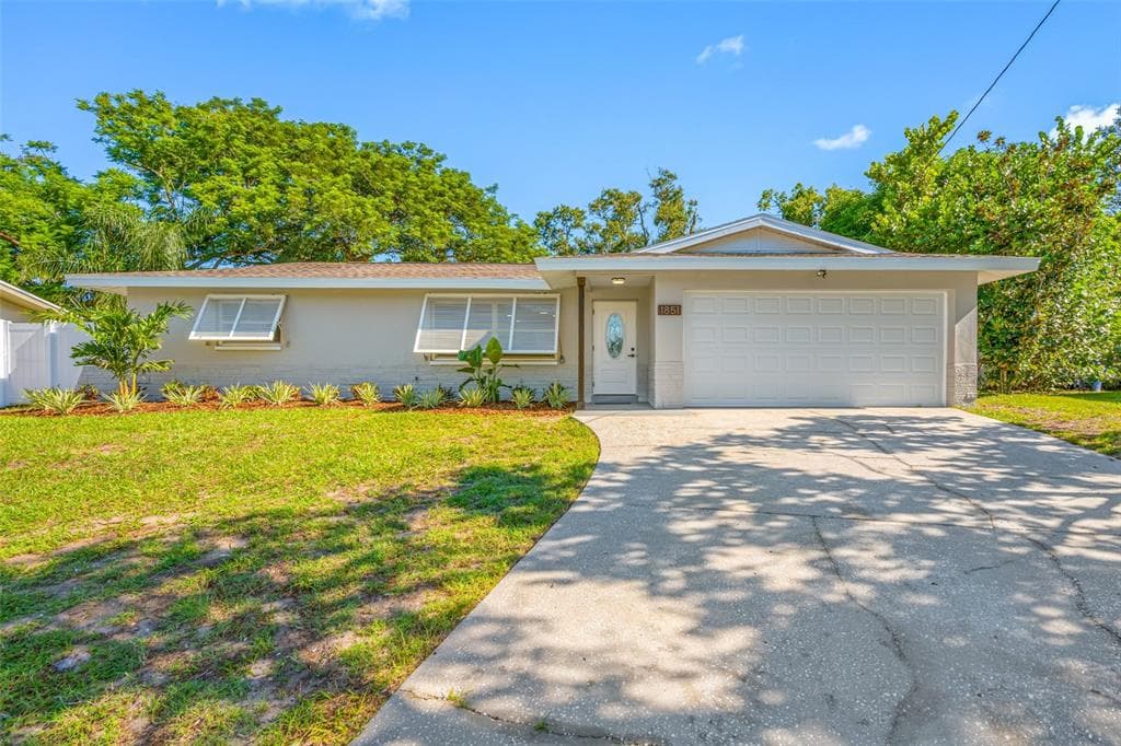 1851 SIERRA CIRCLE N LARGO, FL 33770
