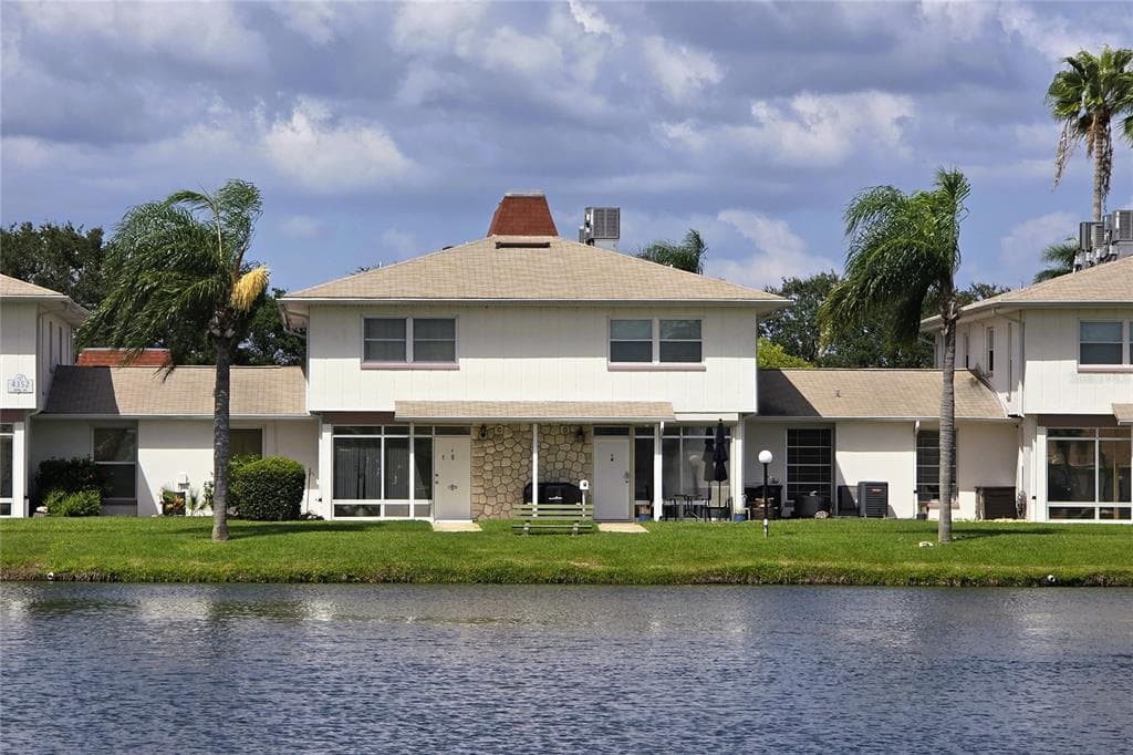 4352 TAHITIAN GARDENS CIRCLE UNIT M HOLIDAY, FL 34691