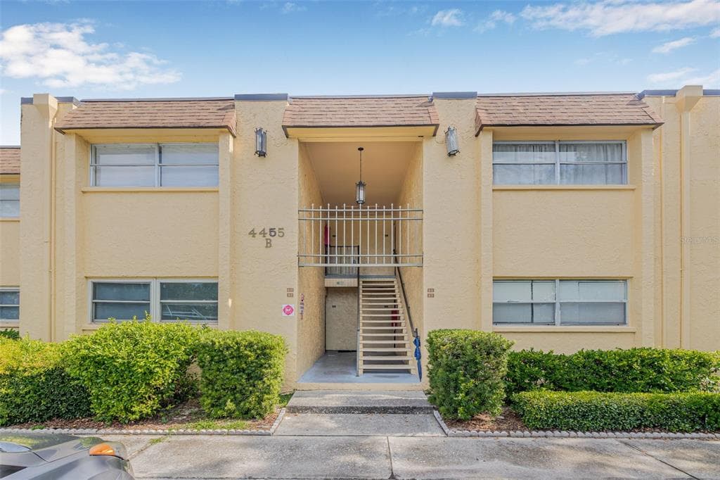 4455 38TH TERRACE N UNIT B10 ST PETERSBURG, FL 33714