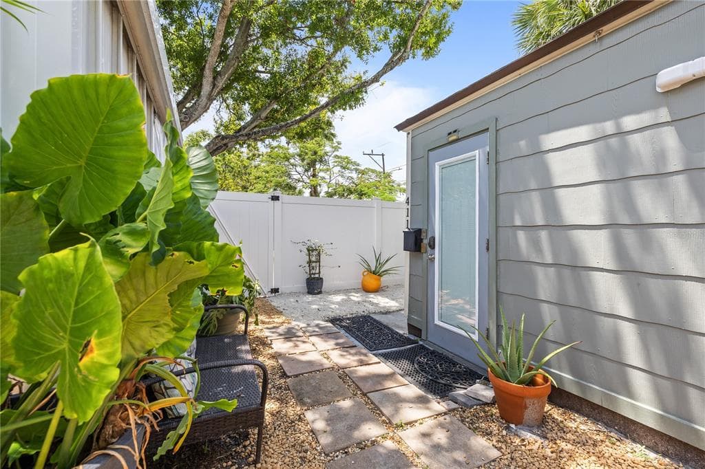 2859 DARTMOUTH AVENUE N UNIT 411 29th St N ST PETERSBURG, FL 33713