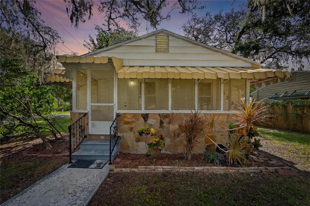 8723 N DEXTER AVENUE TAMPA, FL 33604