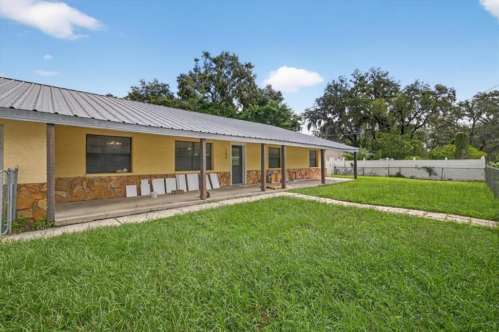 104 APACHE LANE SEFFNER, FL 33584