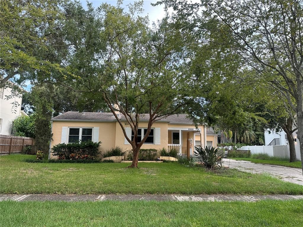 2922 W COACHMAN AVENUE TAMPA, FL 33611