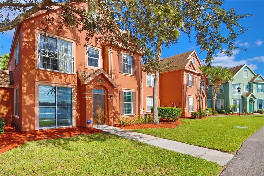 9088 LAKE CHASE ISLAND WAY UNIT 9088 TAMPA, FL 33626