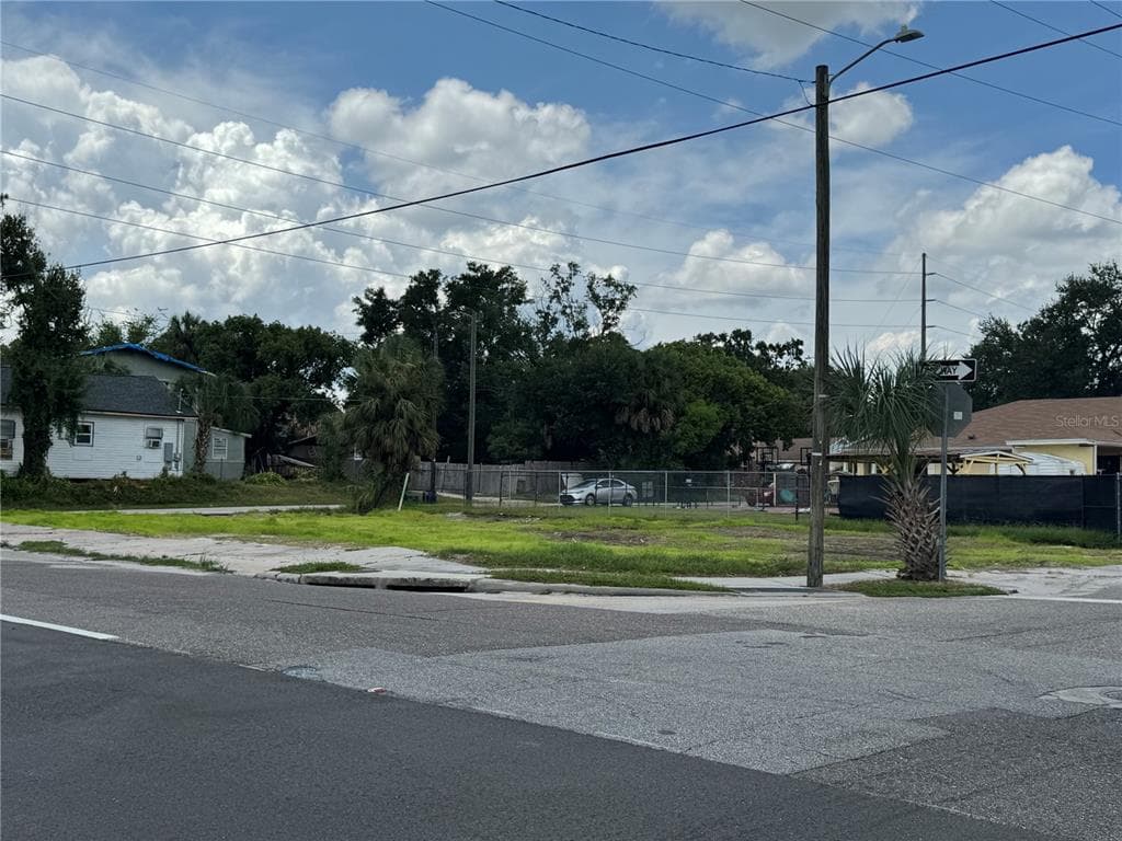 2804 E COLUMBUS DRIVE TAMPA, FL 33605