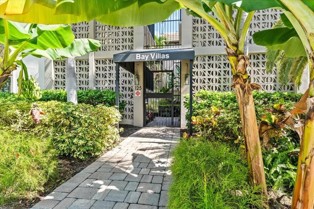 125 5TH AVENUE NE UNIT 320 ST PETERSBURG, FL 33701
