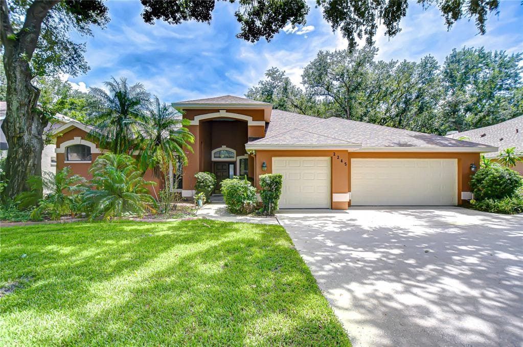 2245 EAGLE BLUFF DRIVE VALRICO, FL 33596