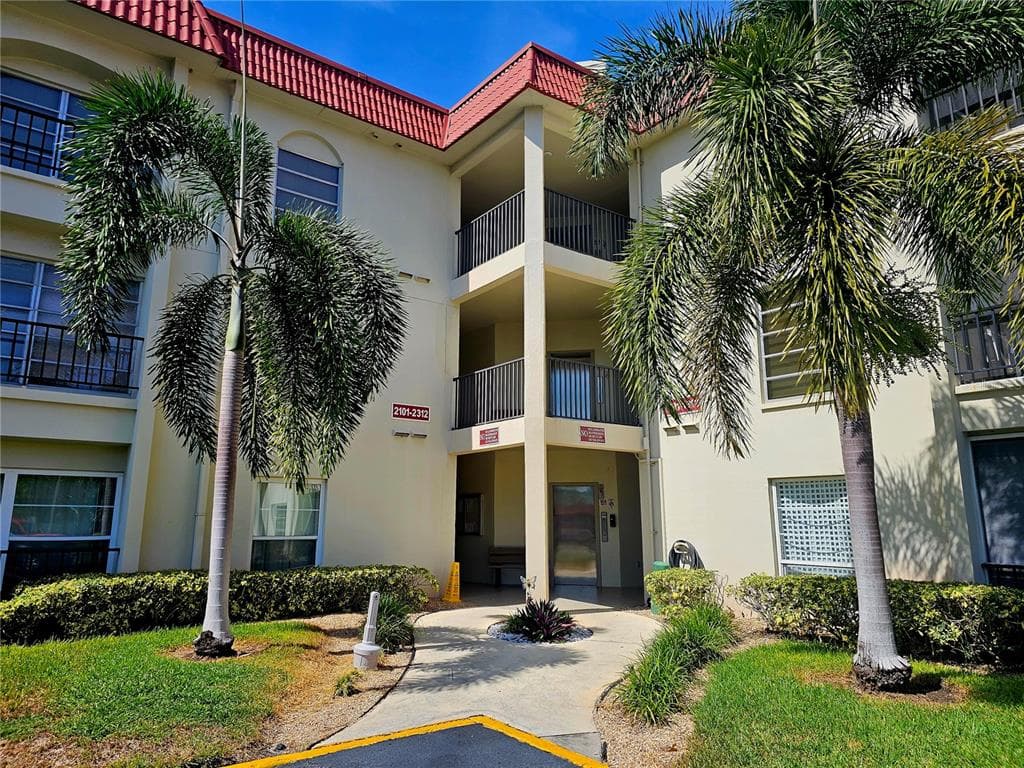 2700 BAYSHORE BOULEVARD UNIT 2208 DUNEDIN, FL 34698