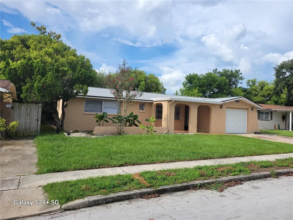 5620 ANDREA DRIVE HOLIDAY, FL 34690