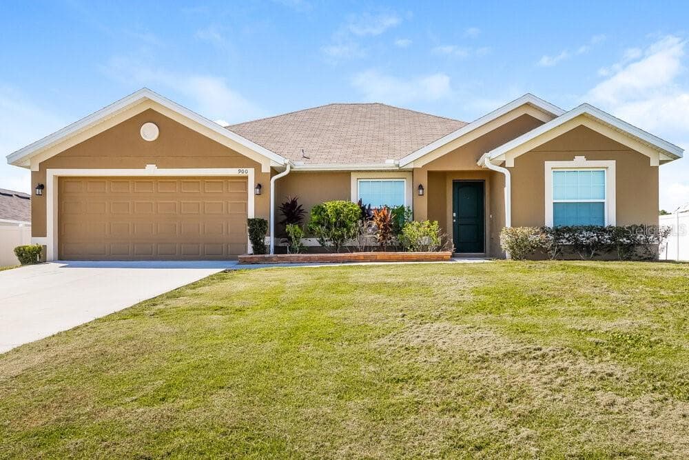 900 CHESTNUT DRIVE FRUITLAND PARK, FL 34731