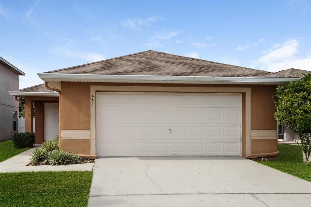 221 OWENSHIRE CIRCLE KISSIMMEE, FL 34744