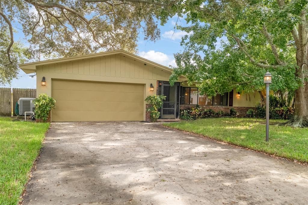 1353 VIEWTOP DRIVE CLEARWATER, FL 33764