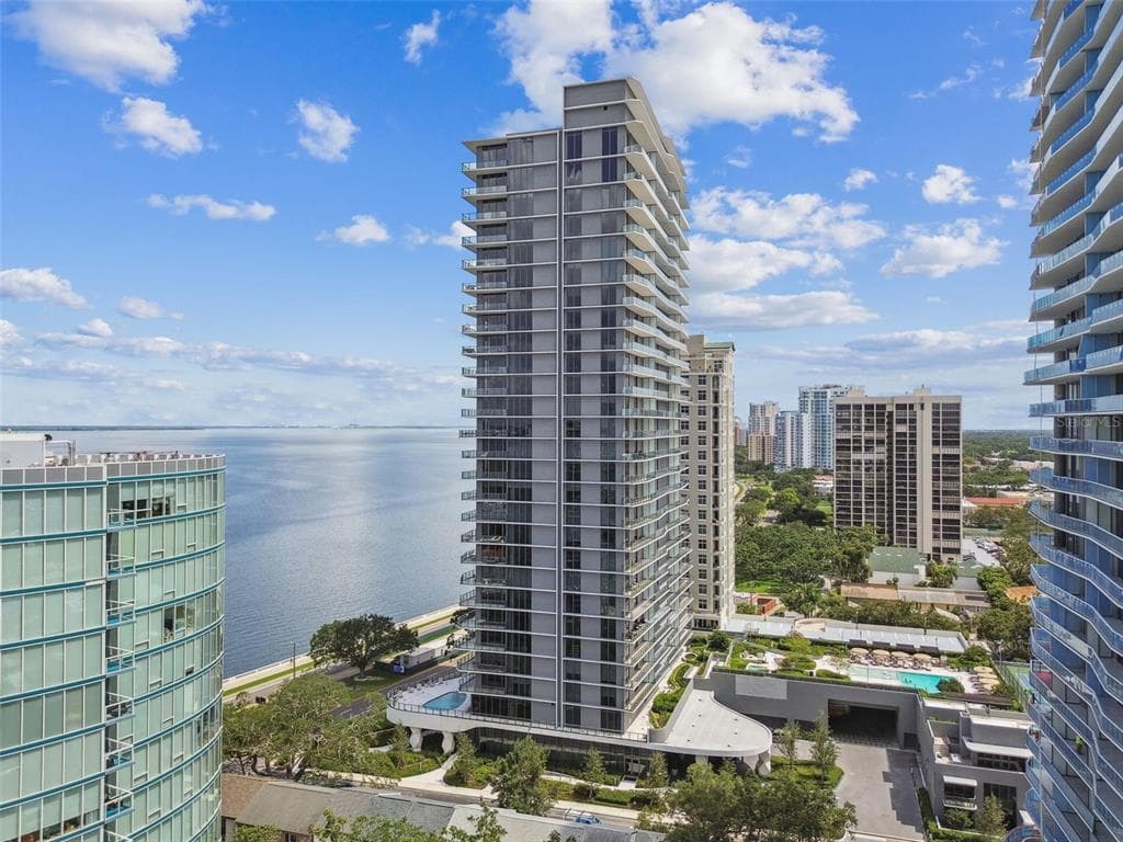 3101 BAYSHORE BOULEVARD UNIT 1402 TAMPA, FL 33629