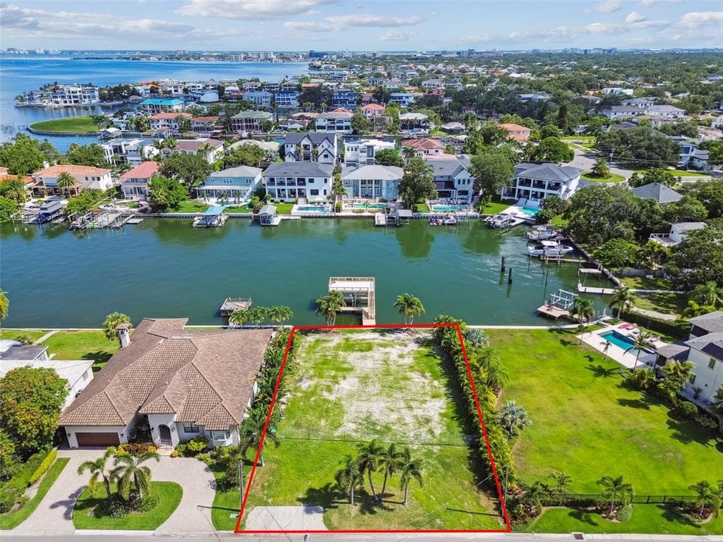 5105 W LONGFELLOW AVENUE TAMPA, FL 33629